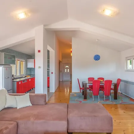 Three-bedroom In Appartement *