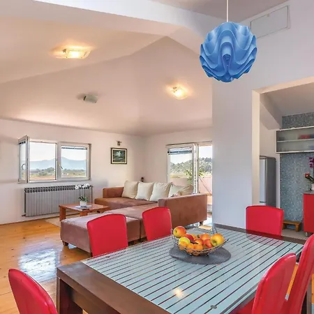 Three-bedroom In Appartement *