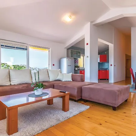 Three-bedroom In Appartement Rogotin