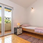 Three-bedroom In Apartman Rogotin