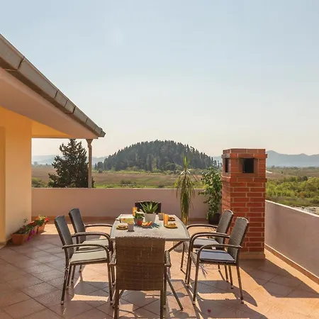3 Bedroom Stunning In Διαμέρισμα *
